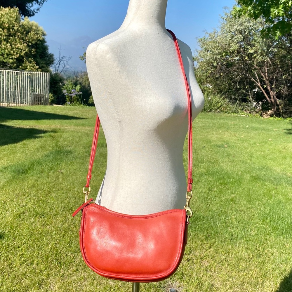 Vintage Coach small swinger  in red